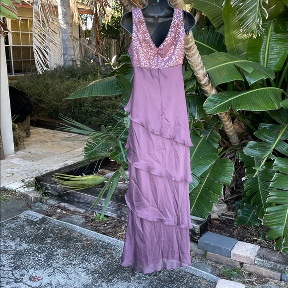 Ignite evenings, ruffled sequin gown with matching cape - Picture 3 of 7